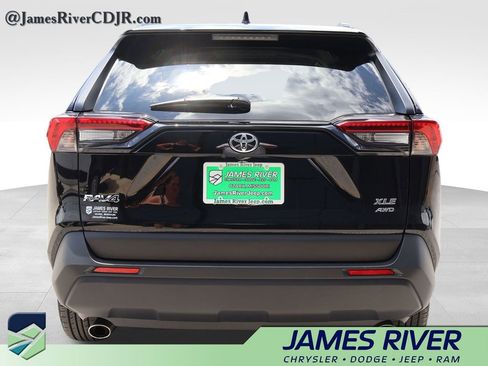 Used 2025 Toyota RAV4 XLE AWD/4WD image 4