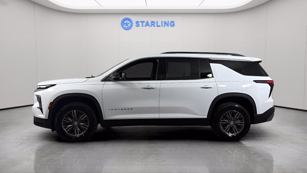 Used 2024 Chevrolet Traverse LT FWD image 3
