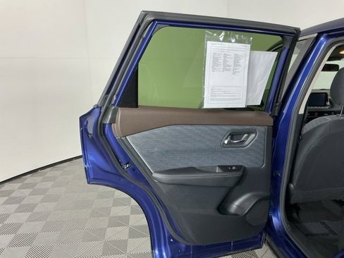 Used 2023 Nissan Rogue SV image 25