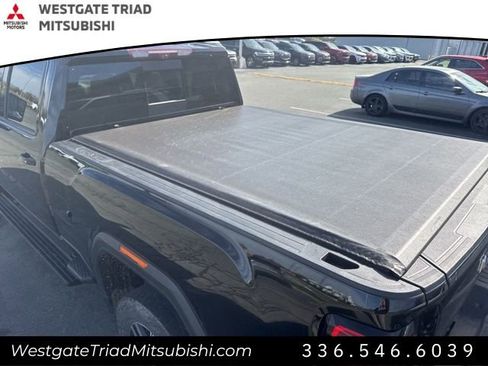 Used 2021 GMC Sierra 2500 AT4 w/ AT4 Premium Plus Package image 9