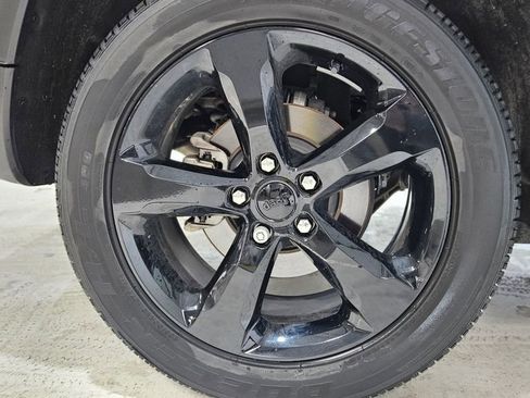 Used 2023 Jeep Grand Cherokee Altitude image 17