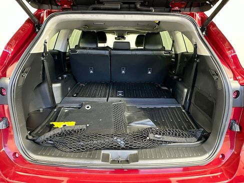 Used 2025 Toyota Highlander XLE image 27