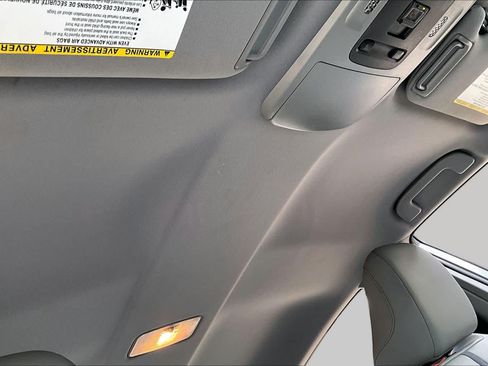 Used 2022 Toyota Camry SE FWD image 14