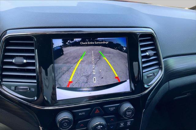 Certified 2022 Jeep Grand Cherokee Laredo X RWD image 23