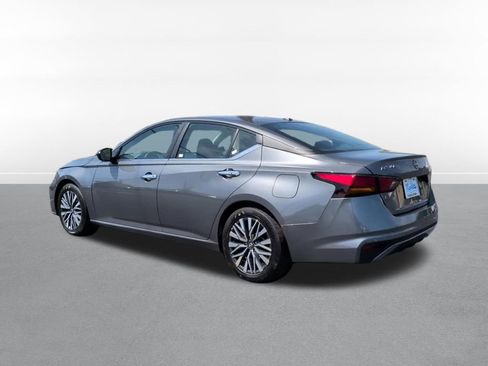 Used 2025 Nissan Altima 2.5 SV FWD image 8