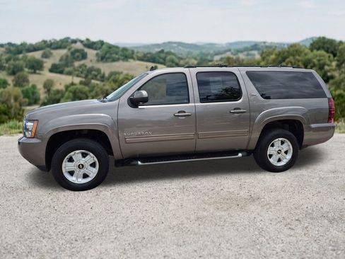 Used 2013 Chevrolet Suburban LT AWD/4WD image 4