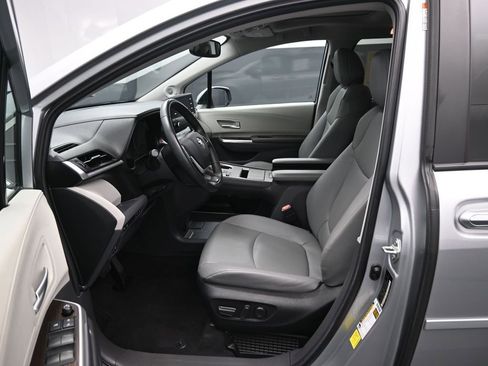 Certified 2024 Toyota Sienna XLE w/ XLE Plus Package image 11