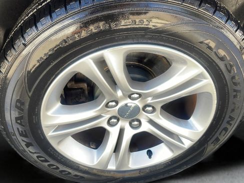 Used 2019 Dodge Charger SXT image 16