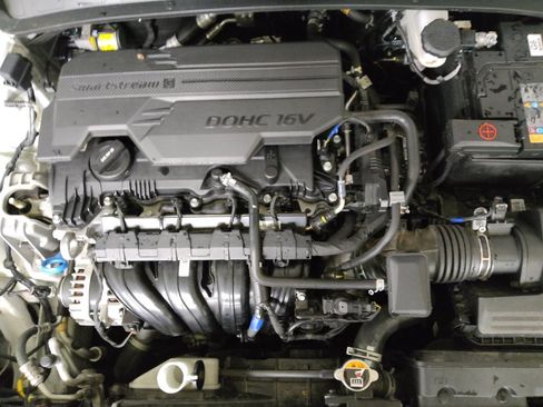 Used 2025 Hyundai Elantra Sport FWD image 30