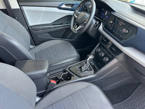 Used 2023 Volkswagen Taos SE w/ Panoramic Sunroof Package FWD image 16