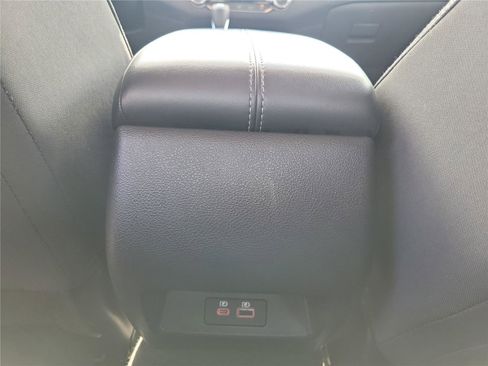 Used 2025 Nissan Altima 2.5 SV FWD image 12