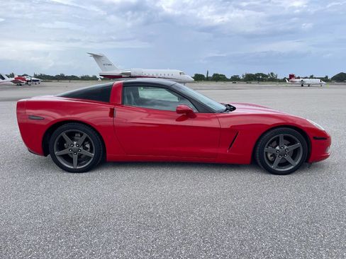 Used 2005 Chevrolet Corvette Coupe w/ Preferred Equipment Group RWD image 4