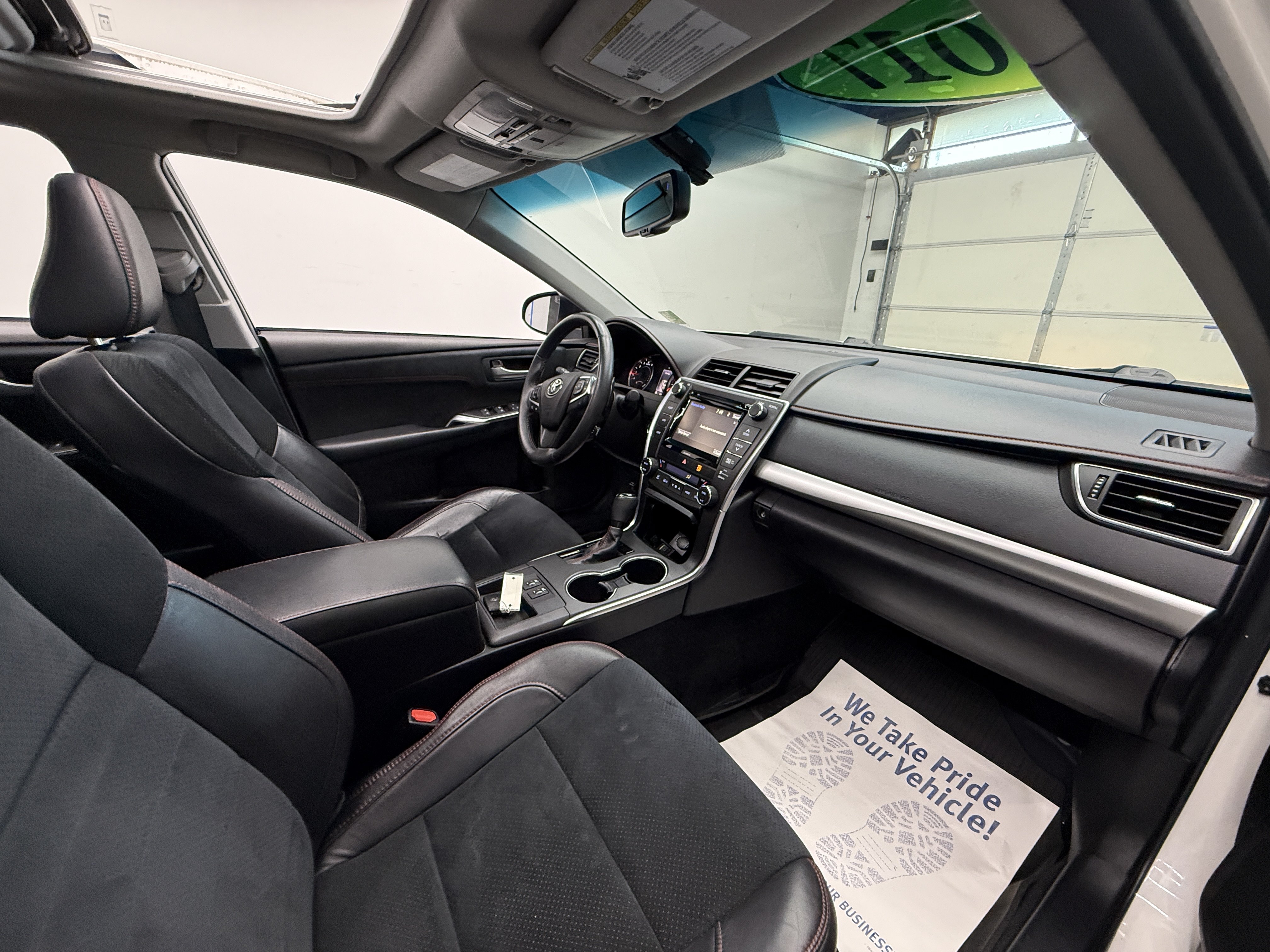 Used 2017 Toyota Camry XSE FWD image 21