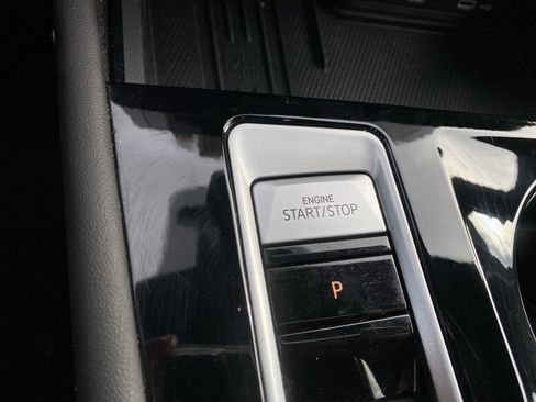 Used 2025 Volkswagen Atlas Cross Sport SEL R-Line image 22