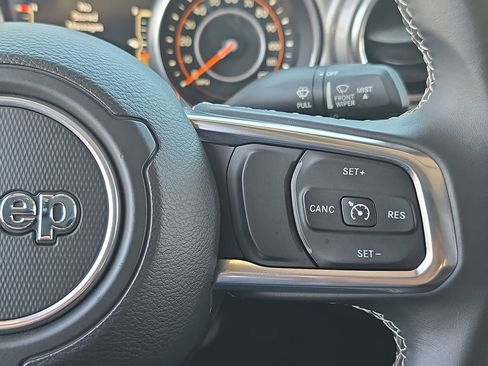 Used 2018 Jeep Wrangler Unlimited Sahara AWD/4WD image 20