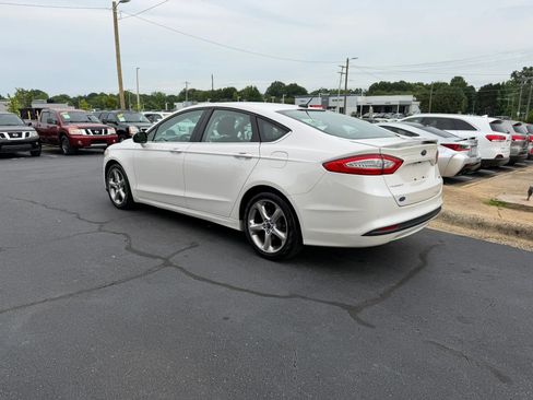 Used 2015 Ford Fusion SE w/ Equipment Group 201A FWD image 5