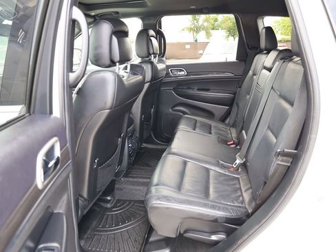 Used 2018 Jeep Grand Cherokee Limited AWD/4WD image 12