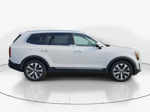 Used 2022 Kia Telluride EX w/ EX Premium Package FWD image 2