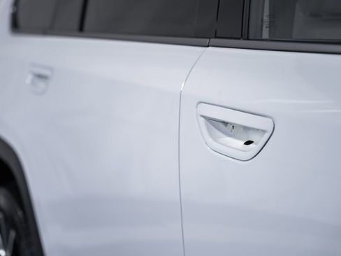 New 2026 Jeep Cherokee Overland image 17