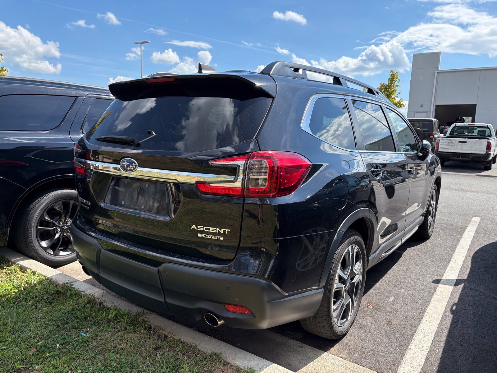 Used 2023 Subaru Ascent Limited w/ Technology Package AWD/4WD image 6