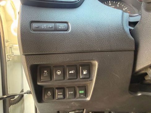 Used 2018 Nissan Rogue SL w/ Premium Package AWD/4WD image 13