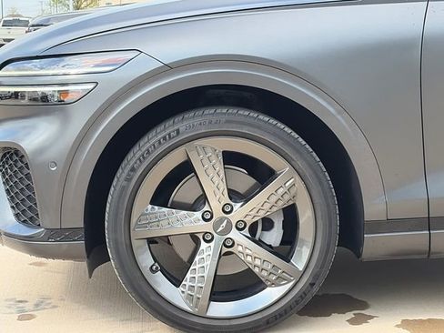 Used 2022 Genesis GV70 2.5T w/ Sport Prestige Package image 5