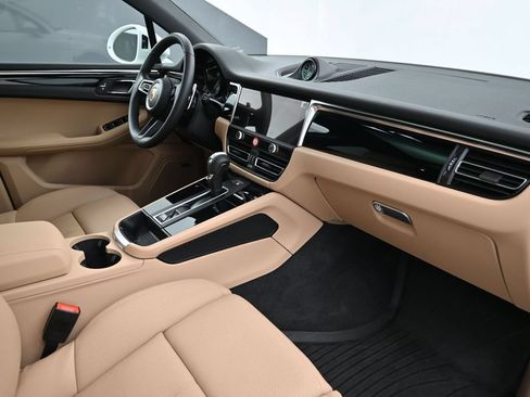 Used 2026 Porsche Macan AWD/4WD image 13