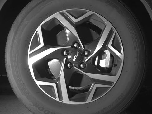 Used 2025 Kia Sportage LX image 13