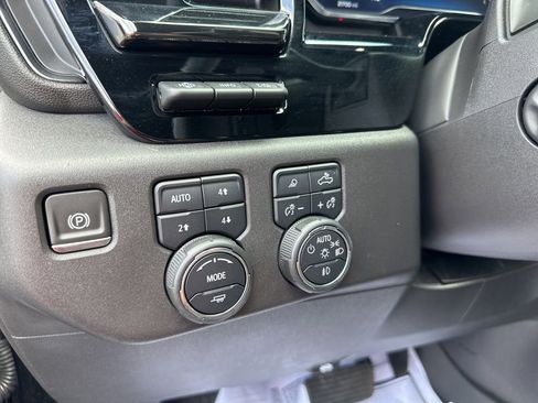 Used 2024 Chevrolet Silverado 1500 ZR2 w/ Technology Package image 28