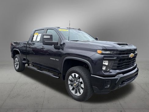 Used 2024 Chevrolet Silverado 2500 Custom w/ Custom Value Package image 6