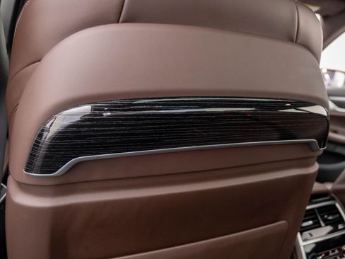 Certified 2022 BMW 750i xDrive w/ Luxury Rear Seating Package image 19