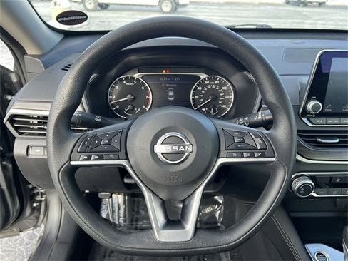 Used 2023 Nissan Altima 2.5 SV image 11