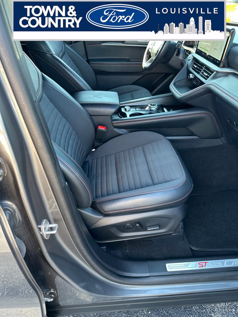 Used 2025 Ford Explorer ST-Line w/ ST-Line Street Pack AWD/4WD image 18