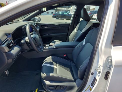 Used 2026 Toyota Camry Hybrid image 21