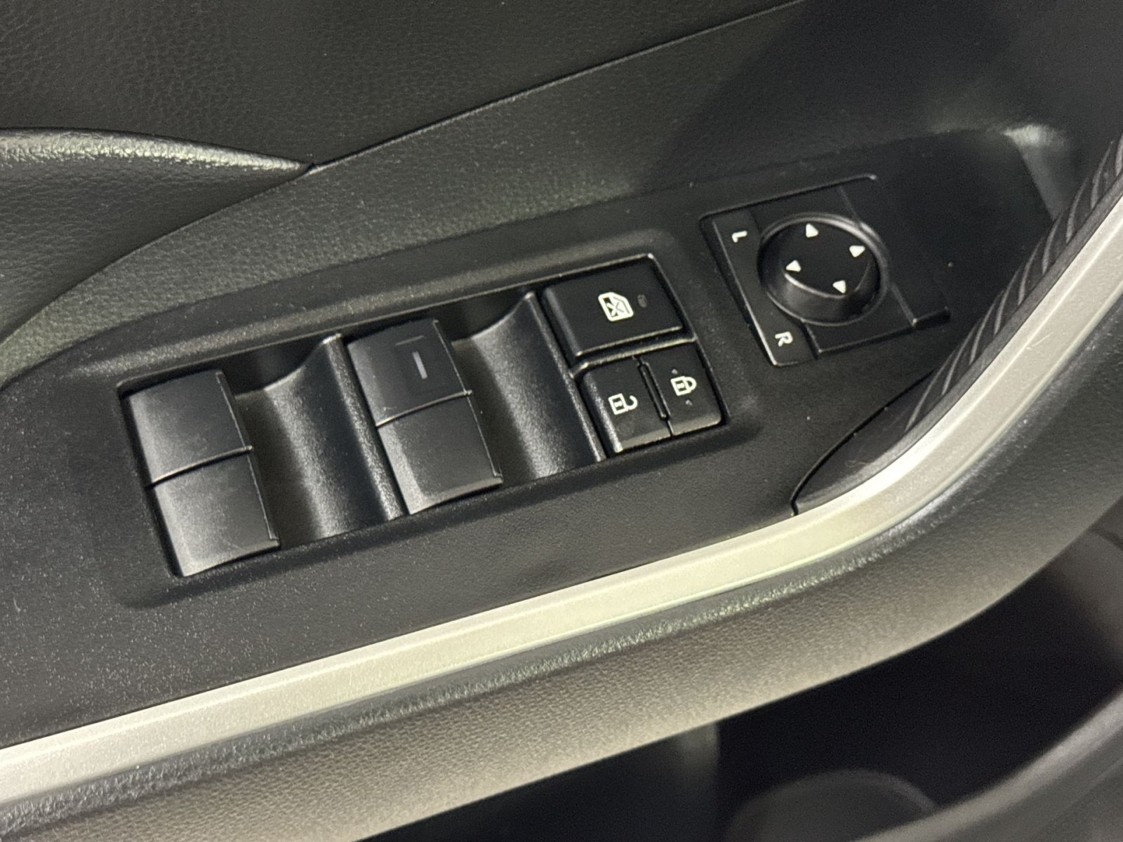 Used 2024 Toyota RAV4 LE AWD/4WD image 27