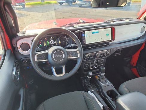 Used 2024 Jeep Wrangler Sahara image 21