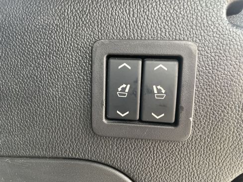 Used 2018 Cadillac Escalade ESV 4WD image 18