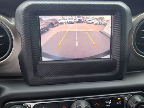 Used 2018 Jeep Wrangler Unlimited Sport w/ Technology Group image 12