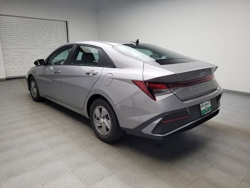 Used 2025 Hyundai Elantra SE w/ Cargo Package FWD image 5