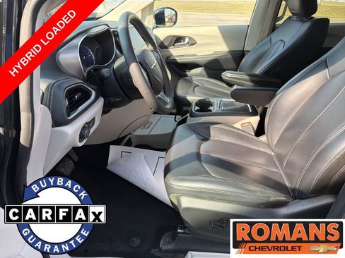 Used 2024 Chrysler Pacifica Limited FWD image 10