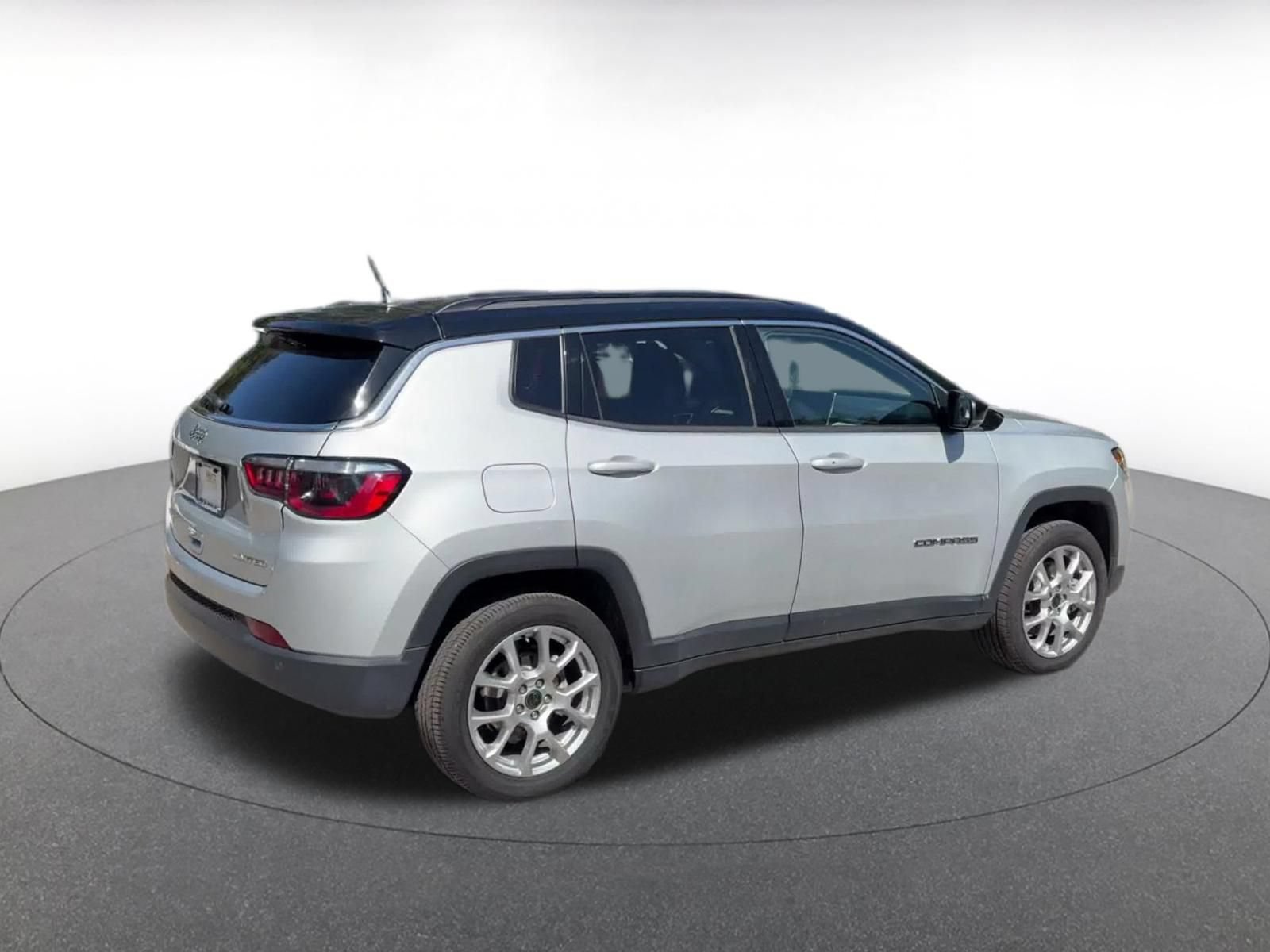 Used 2025 Jeep Compass Limited AWD/4WD image 14