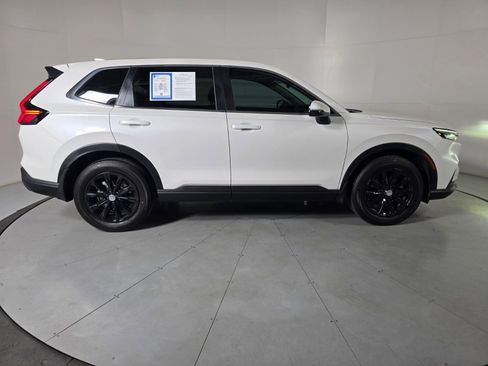 Used 2025 Honda CR-V EX image 6