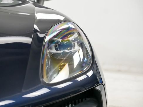 Certified 2021 Porsche Macan S AWD/4WD image 7