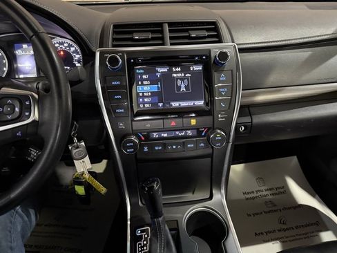 Used 2017 Toyota Camry XLE image 21