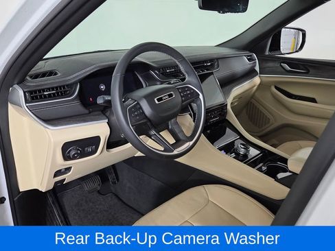 Used 2023 Jeep Grand Cherokee Limited w/ Luxury Tech Group II image 14