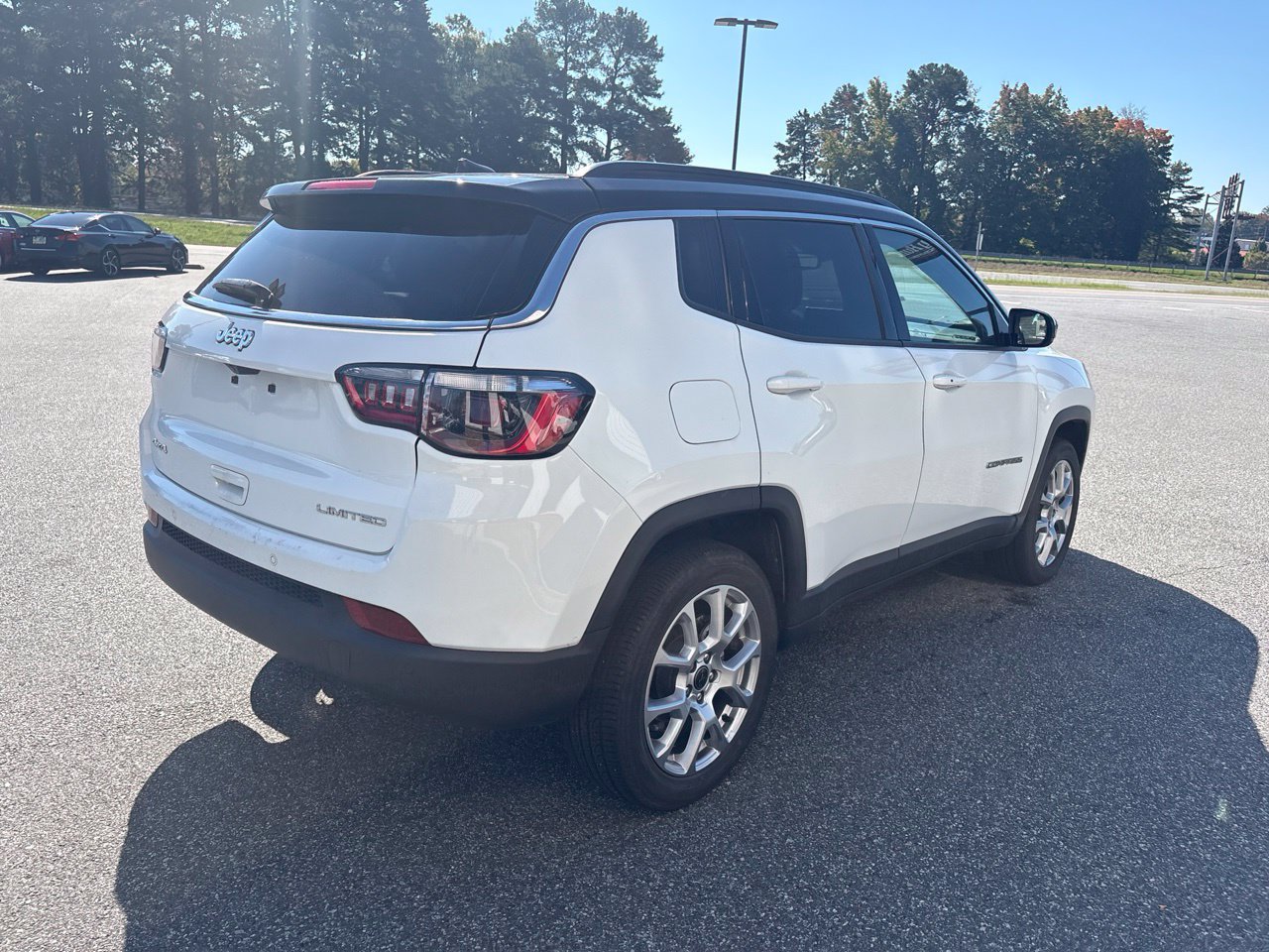 Used 2025 Jeep Compass Limited AWD/4WD image 10