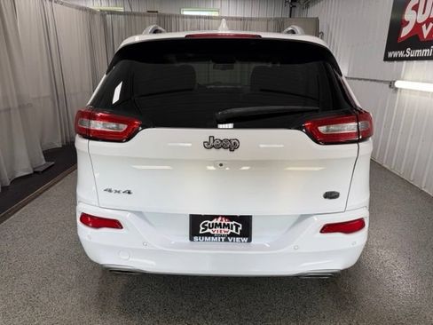 Used 2017 Jeep Cherokee Overland w/ Technology Group AWD/4WD image 5