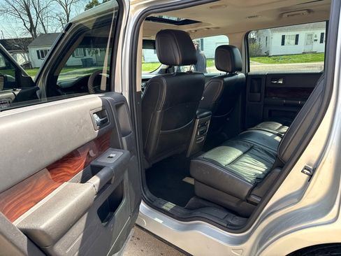 Used 2010 Ford Flex SEL image 12
