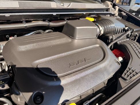 Used 2019 Chrysler Pacifica Touring-L image 28