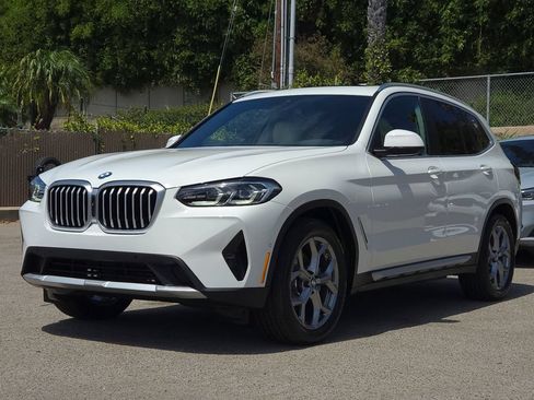 Used 2024 BMW X3 sDrive30i w/ Premium Package RWD image 3